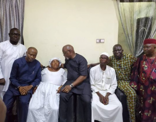 NFF Chairman,Pinnick Visits Tiamiyu’s Sagamu Residence